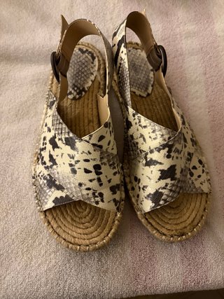 Sandalias Oysho Estampado Serpiente