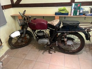 Motocicleta antigua MV
