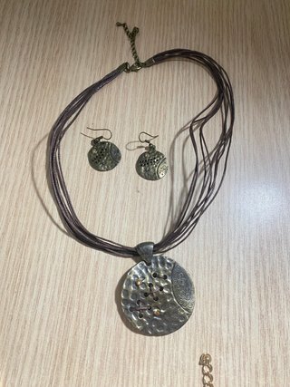 Conjunto de Collar y Pendientes