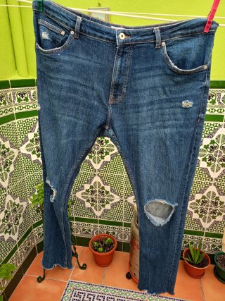 Pantalón Vaquero Azul con Desgastados