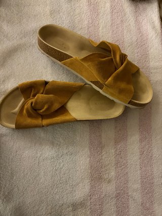 Sandalias Oysho Amarillas
