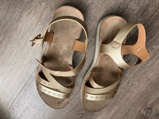 Sandalias Doradas Comfy Kids Talla 35