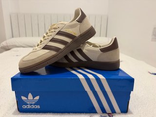 Spezial Beige y Marrón