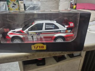Maqueta Mitsubishi Evo Makinen WRC 1/18