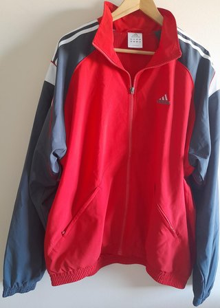 Chándal super de moda, Adidas Rojo y Gris