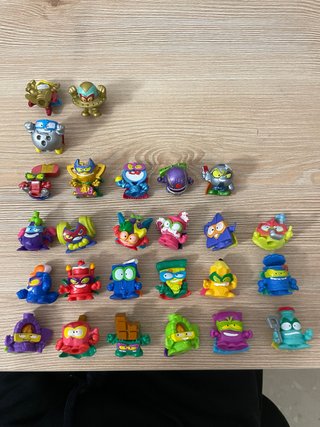 Lote de 26 figuras de superthings