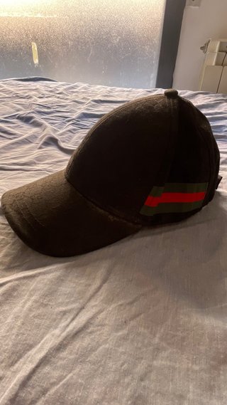 Gorra deportiva negra