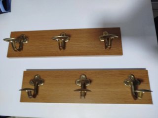 2 Perchas de pared de madera