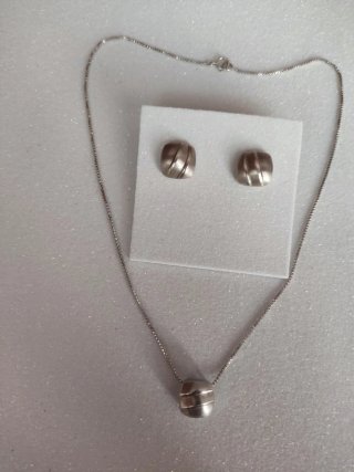 Conjunto de Gargantilla y Pendientes de Plata