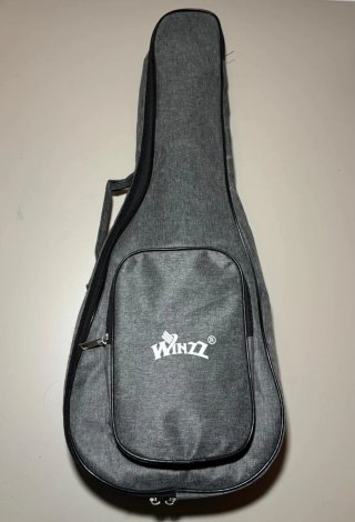 Ukelele Winzz con funda y accesorios