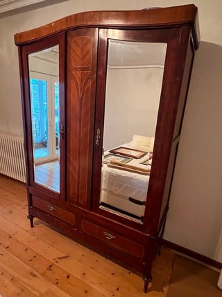 Armario antiguo madera y espejo