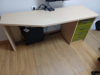 Mesa de estudio con cajonera