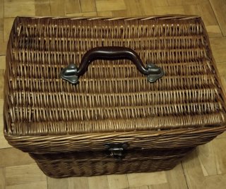 Cesta de mimbre antigua