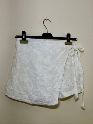 Falda/Short blanco de Mujer con Bordado