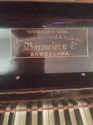 Piano de pared Boisselot y Cía