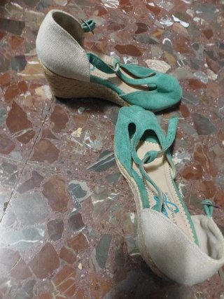 Cuñas de esparto turquesa y beige