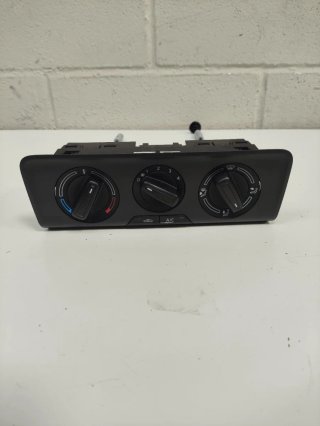 Mando de climatización Skoda Fabia MK3 de 2016.