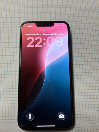 iPhone 14 color medianoche.