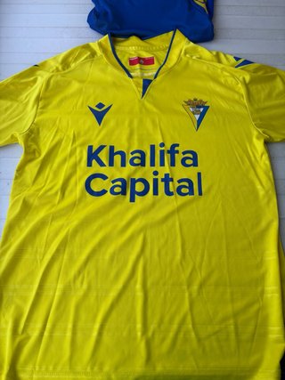 Equipación de fútbol Cádiz CF Talla 28 de niño