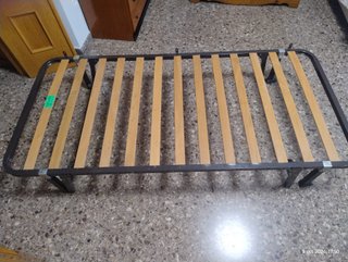Cama: Somier de láminas y colchón 90x190