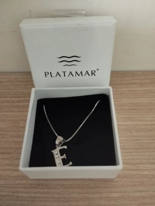 Colgante con Inicial E Platamar