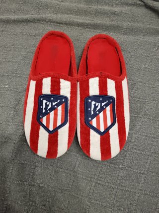 Zapatillas de casa Atlético de Madrid.