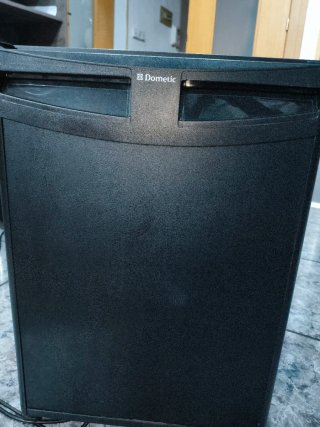 Nevera minibar Dometic negra