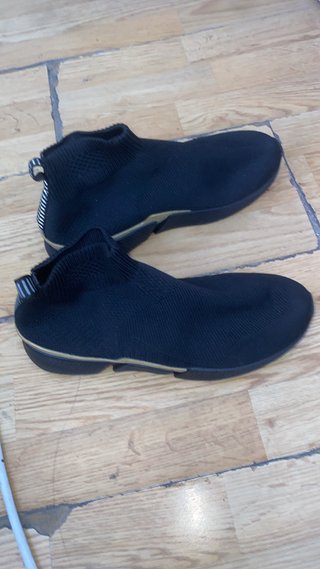 Zapatillas negras Zara