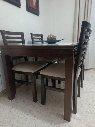 Mesa de Salón y 4 Sillas