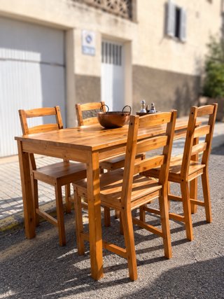 Conjunto de Comedor: Mesa y 6 Sillas de Madera