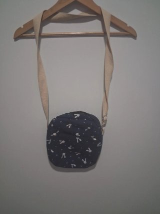 Bandolera Azul con Estampado