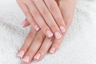 MANICURA Y PEDICURA A DOMICILIO