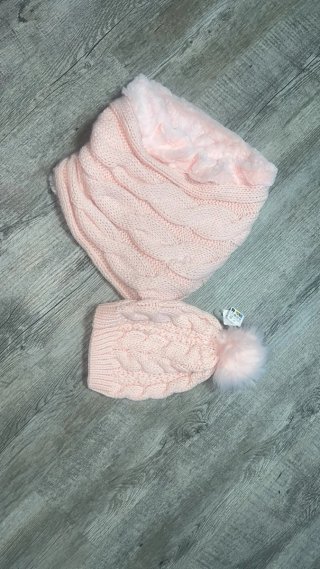 Conjunto de Gorro y Bufanda de Punto