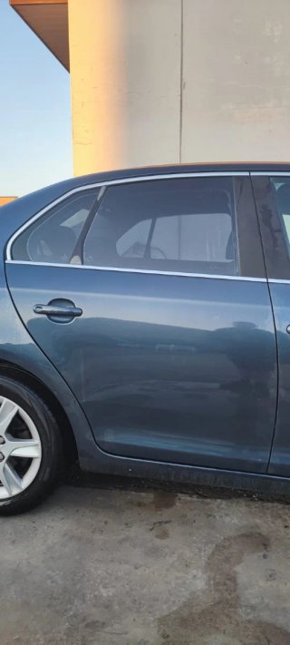 Puerta Trasera Derecha Volkswagen Jetta