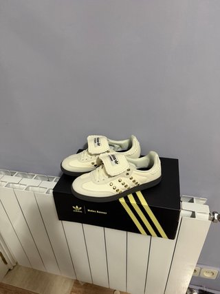 Zapatillas Adidas Wales Bonner con tachuelas