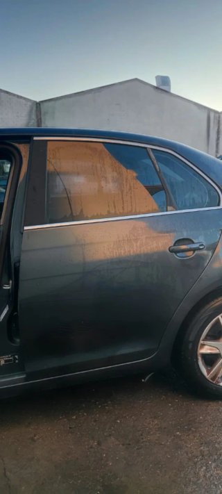Puerta Trasera Izquierda Volkswagen Jetta