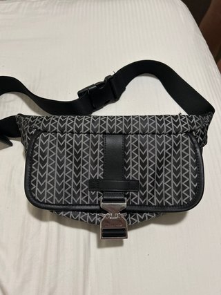 Riñonera Michael Kors Negra