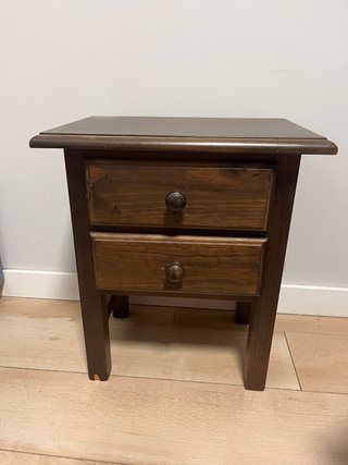 Mesita de noche de madera