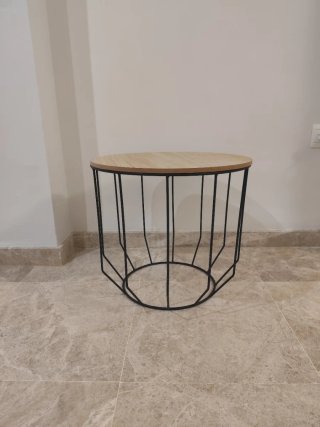 Mesa Auxiliar Estilo Minimalista