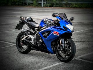 Suzuki GSXR 750 K7