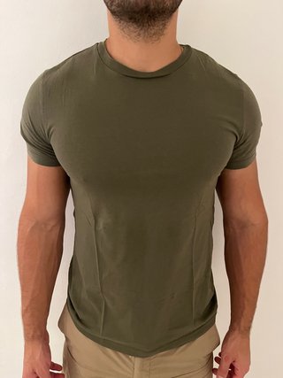 Camiseta básica verde oliva