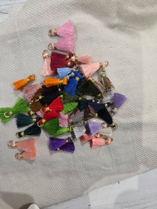 Lote de Abalorios Borlas de Colores 50 unidades