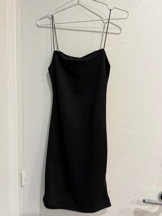 Vestido Negro de Tirantes Finos