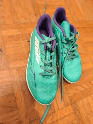Zapatillas de fútbol turquesa y moradas