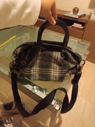 Bolso de mano estampado cuadros