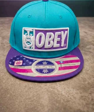 Gorra Obey Turquesa y Morada