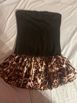 Vestido corto con estampado de leopardo