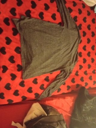 Blusa gris oscuro