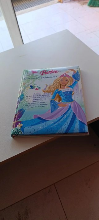 Libro infantil Barbie