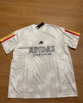 Camiseta Adidas Sportswear Nueva